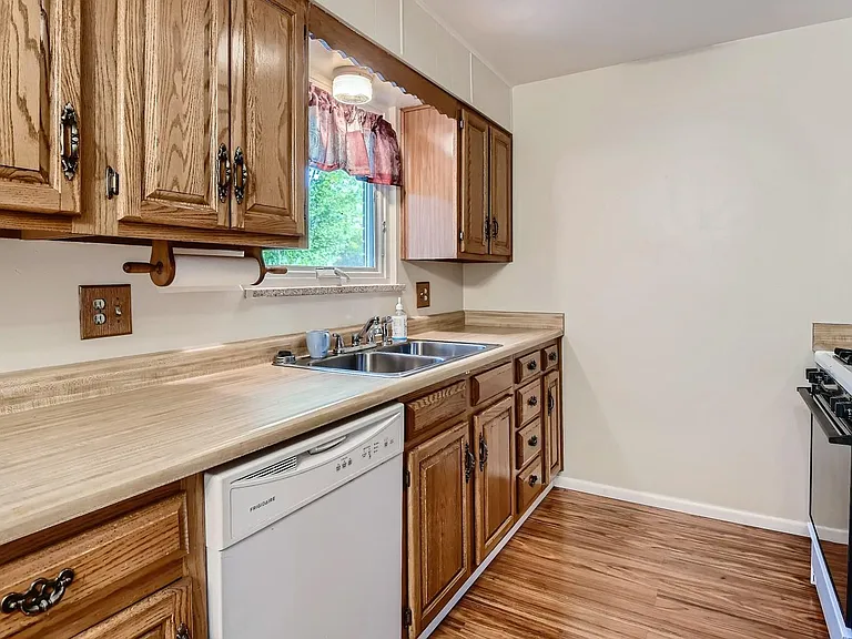 8301 Chase Way — Photo 7