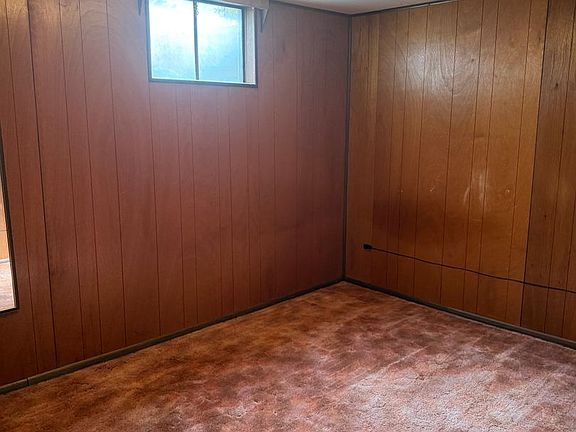4th image of 821 E 3rd St