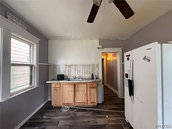 3rd image of 240 Crowley Ave