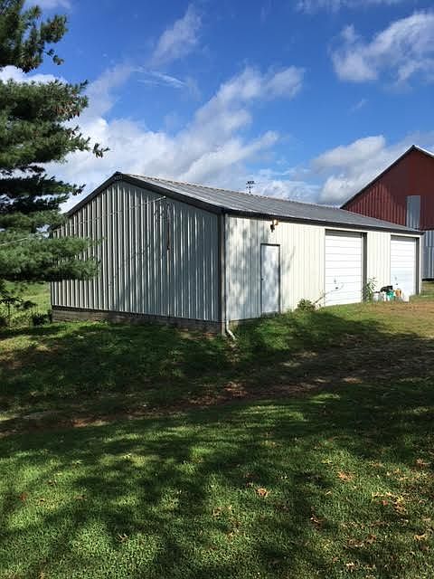 1st image of 1055 Isham Ln