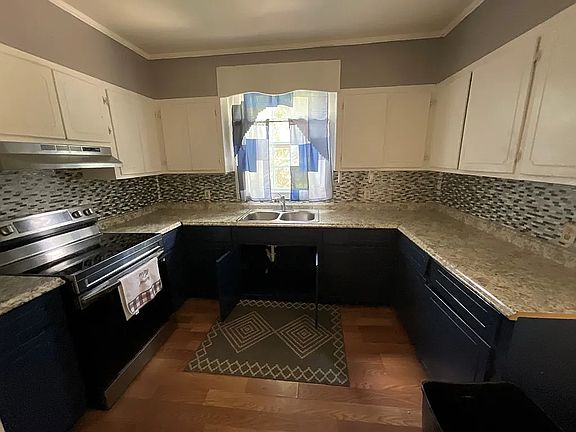 2nd image of 158 Bowen St
