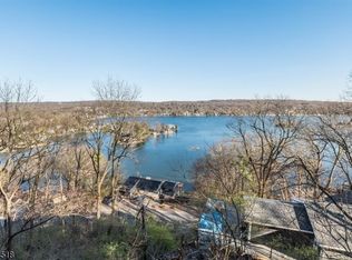 8 Hayes Ln, Sparta, NJ 07871
