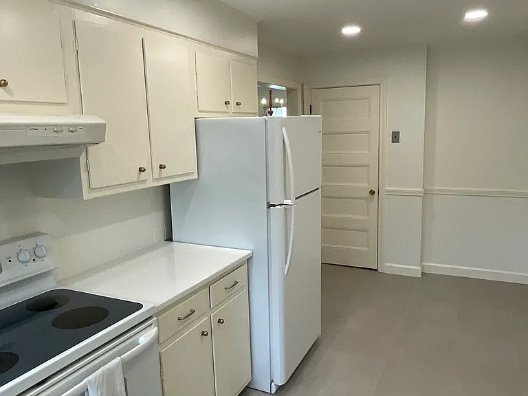 84 Humphrey St #1R — Photo 13