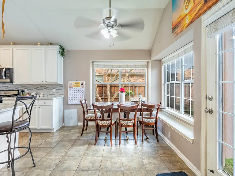2324 Crestridge Dr — Photo 9