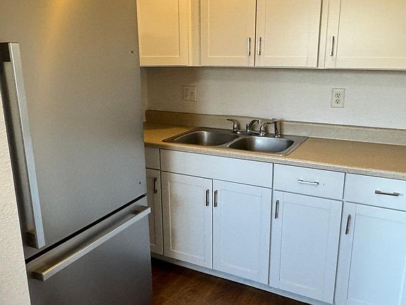 3rd image of 387 S 9th St