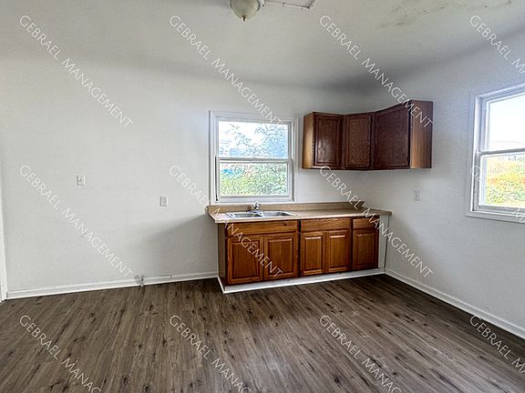 4th image of 1303 Root St