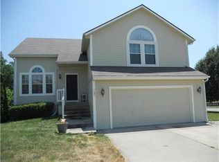 727 Crabapple Ln, Liberty, MO 64068