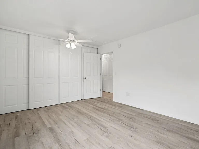 Images Columbia Apartments — Photo 14