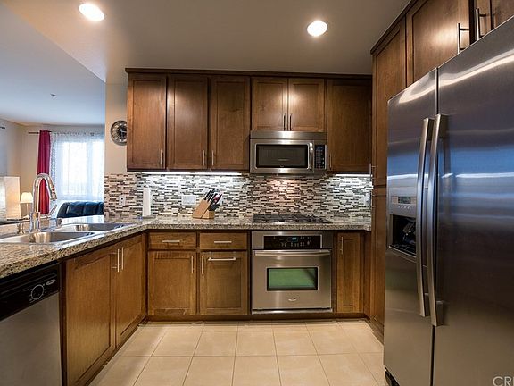 4th image of 21301 Erwin St Unit 440