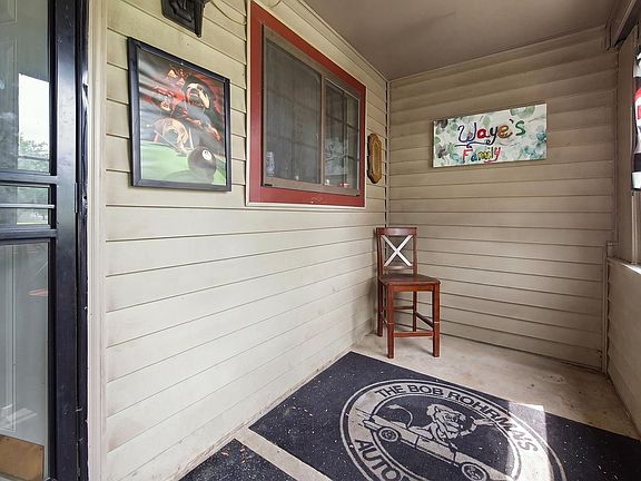 3rd image of 3716 Butternut Ave