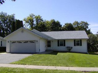 205 Emily St W, Mount Morris, IL 61054