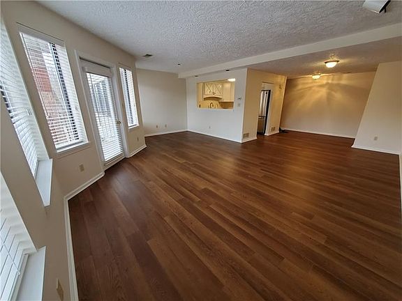 4th image of 301 Vista Dr APT 302