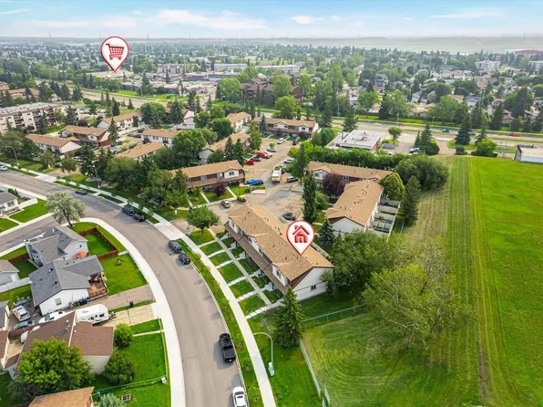 13833 30th St NW #2, Edmonton, AB T5Y 2B2