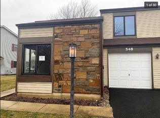 548 Alton Ct, Carol Stream, IL 60188
