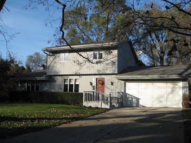 1st image of 960 Burgundy Dr