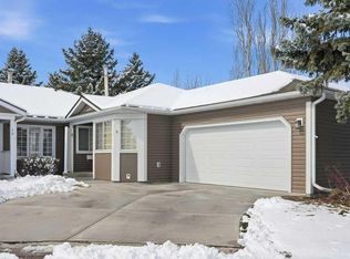 9 SW Douglasbank Gdns SE, Calgary, AB T2Z2C9
