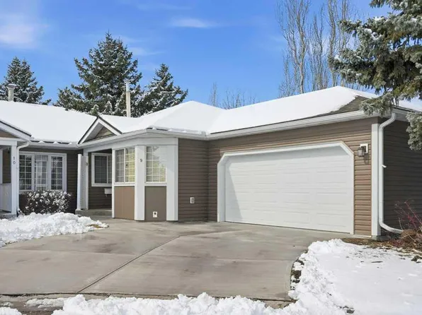 9 SW Douglasbank Gdns SE, Calgary, AB T2Z 2C9