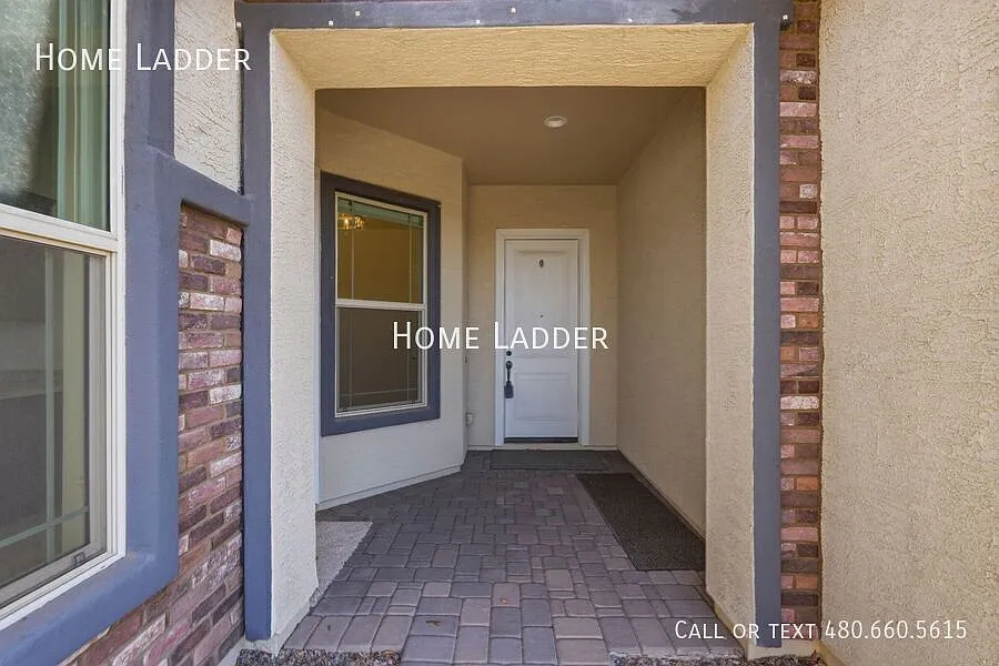 Stunning 5 Bedroom Home with Private Casita, Office & 3-Car Garage in La Mira — Photo 4