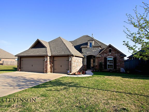 2nd image of 712 Carol Ann Pl