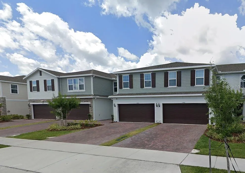 4 bed, 2.5 bath, 1868 sqft, $2,400 — Photo 2