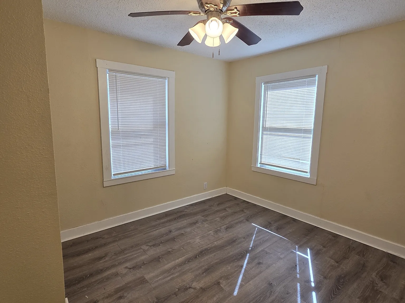 401 West Dewey Avenue - 1 — Photo 3