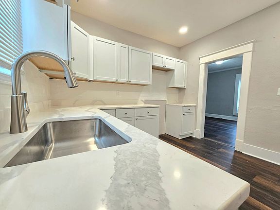 4th image of 1033 W Oak St #1033