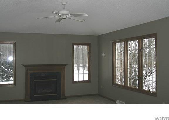 3rd image of 33 Harmony Cir