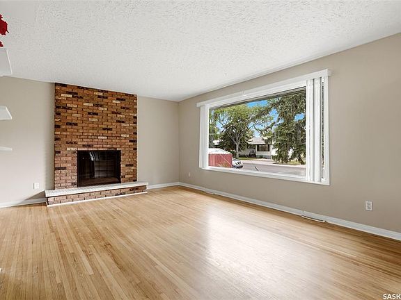 4th image of 202 McCannel STREET
