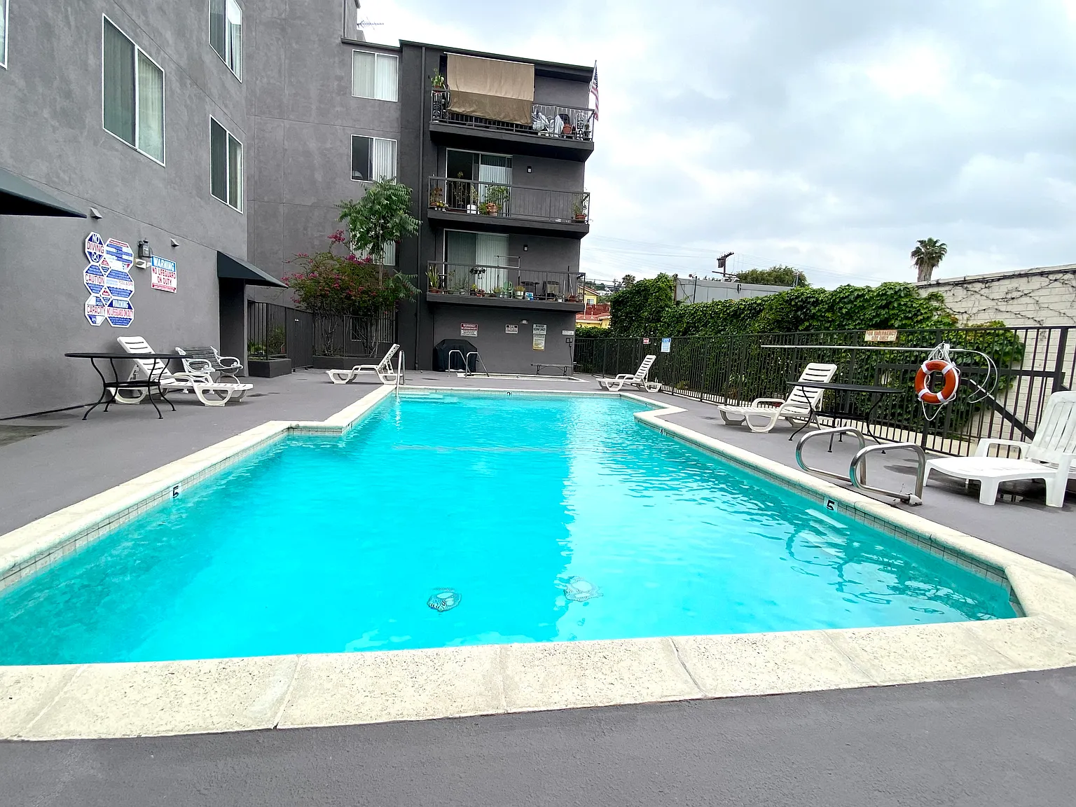 3 bed, $2,995 — Photo 4