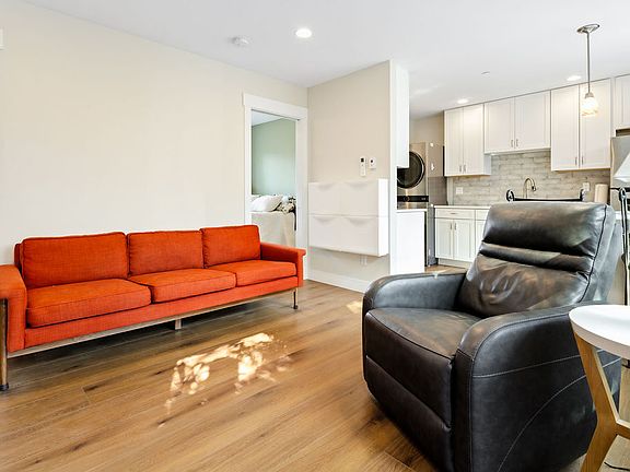 4th image of 1102 10th St #B