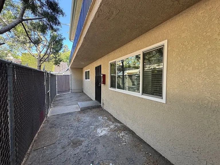 711 E. Pleasant Street — Photo 23