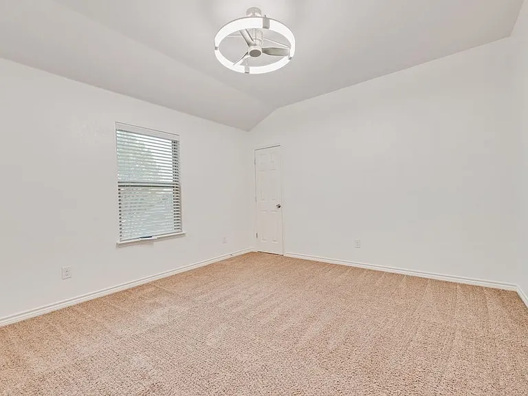 1816 Castle Creek Dr — Photo 25
