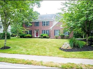 230 Fieldstone Ln, Saunderstown, RI 02874