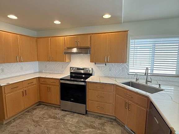 2nd image of 814 SE Rasmussen Blvd