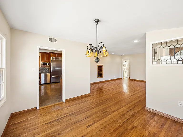 1237 W Oak Ave — Photo 7