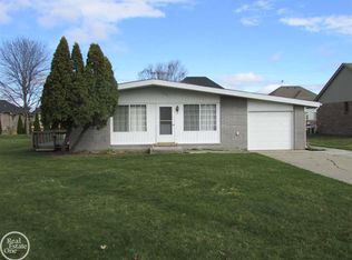 23275 Rochelle St, Macomb, MI 48042