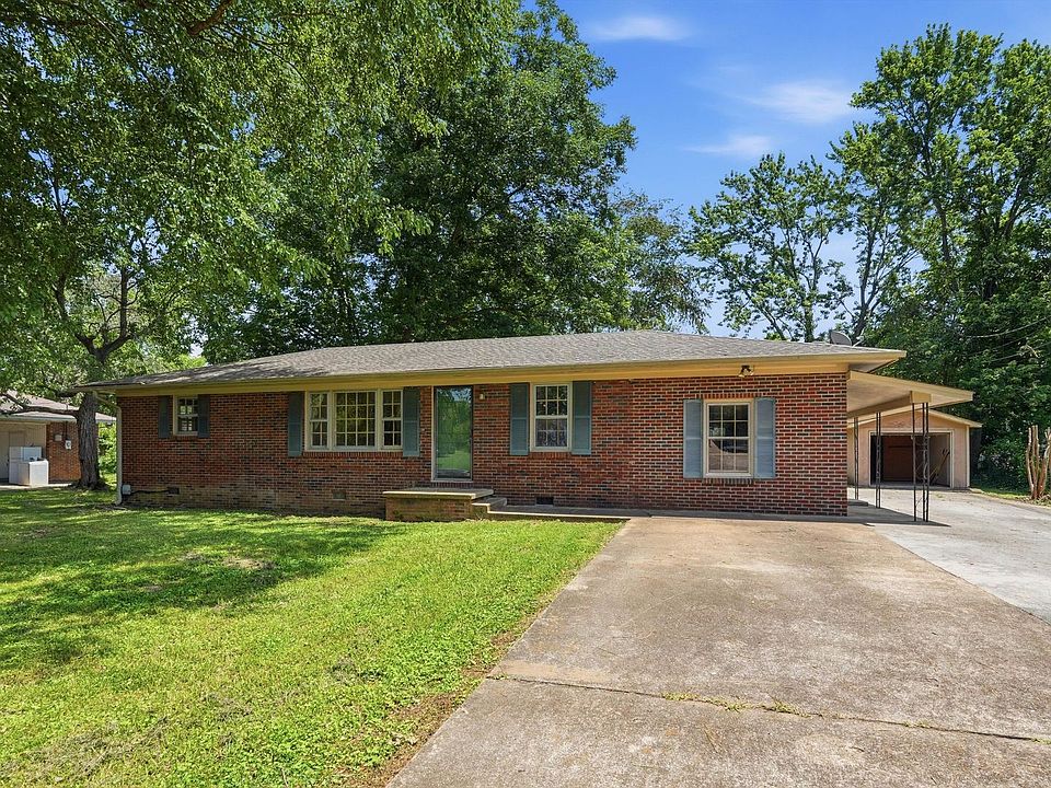 1st image of 704 Jackson Dr