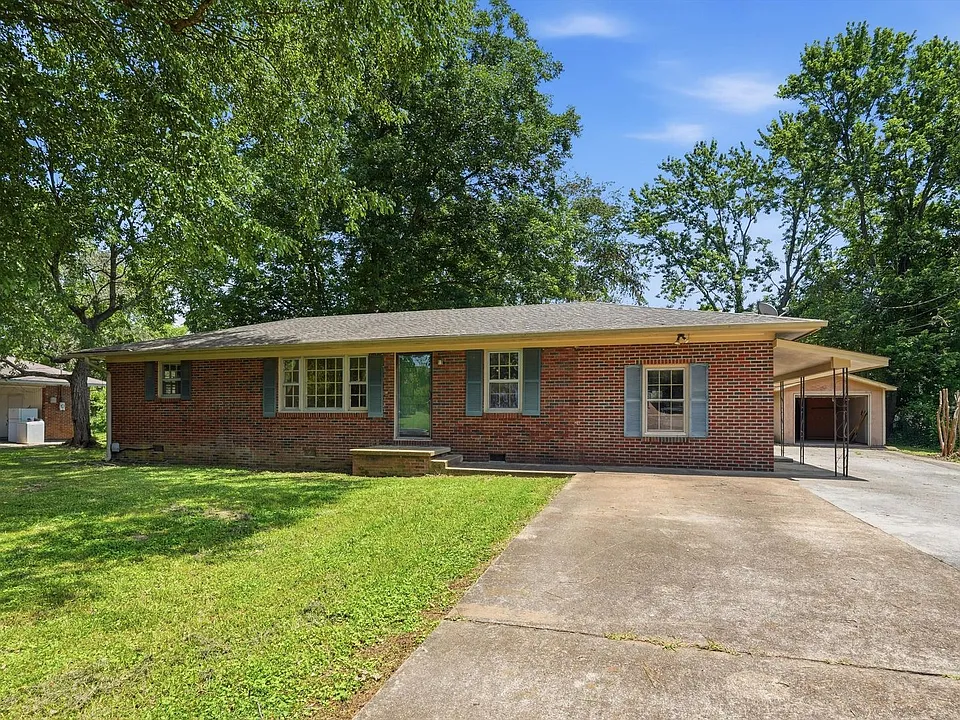 704 Jackson Dr