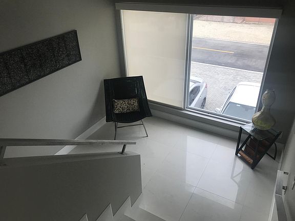 5th image of 265 Burgundy Dr