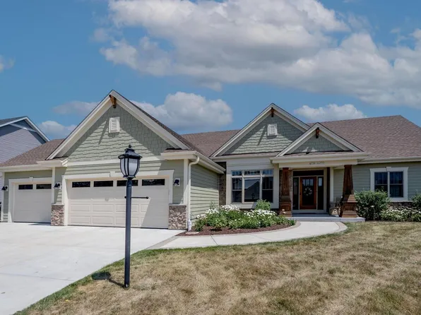 W220N4772 Woodleaf WAY, Pewaukee, WI 53072