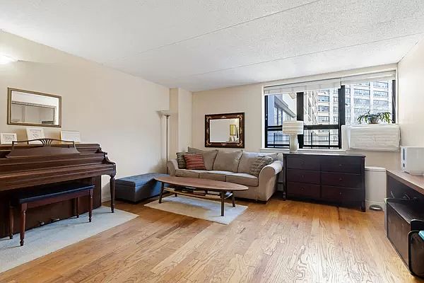 1st image of 220 Manhattan Ave APT 2A