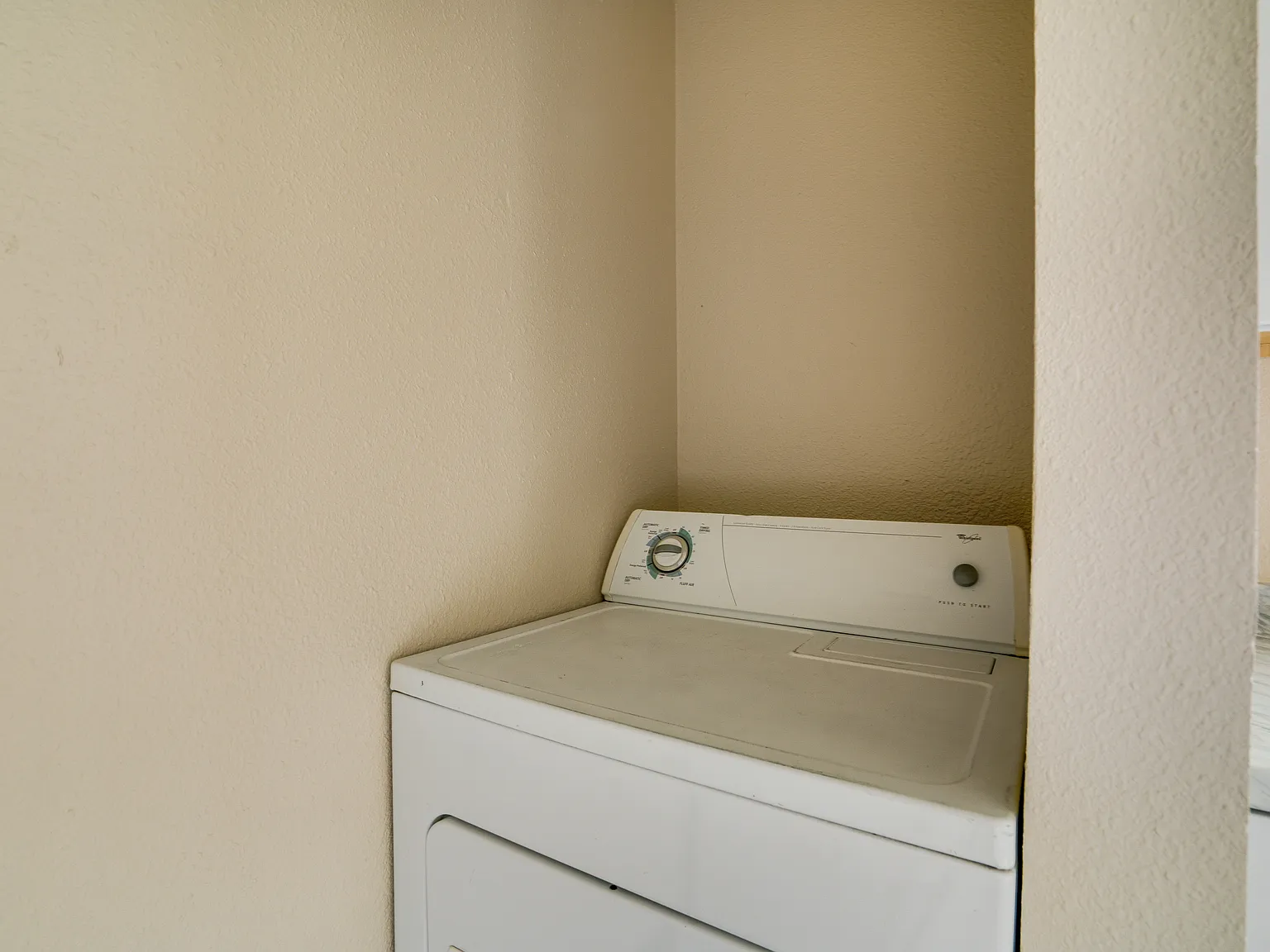 2 bed, 800 sqft, $1,999 — Photo 3