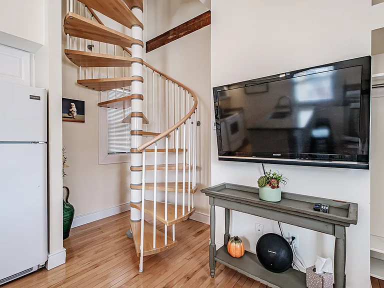 161 Pearl St #1 — Photo 7