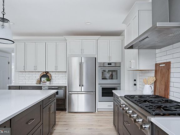 4th image of 8558 Highclere Ln