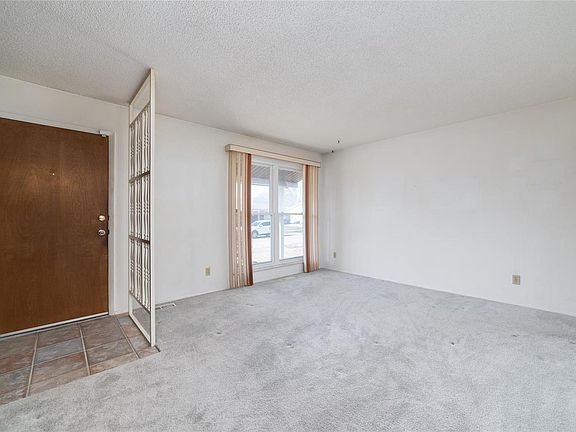 4th image of 1795 Flordawn Dr