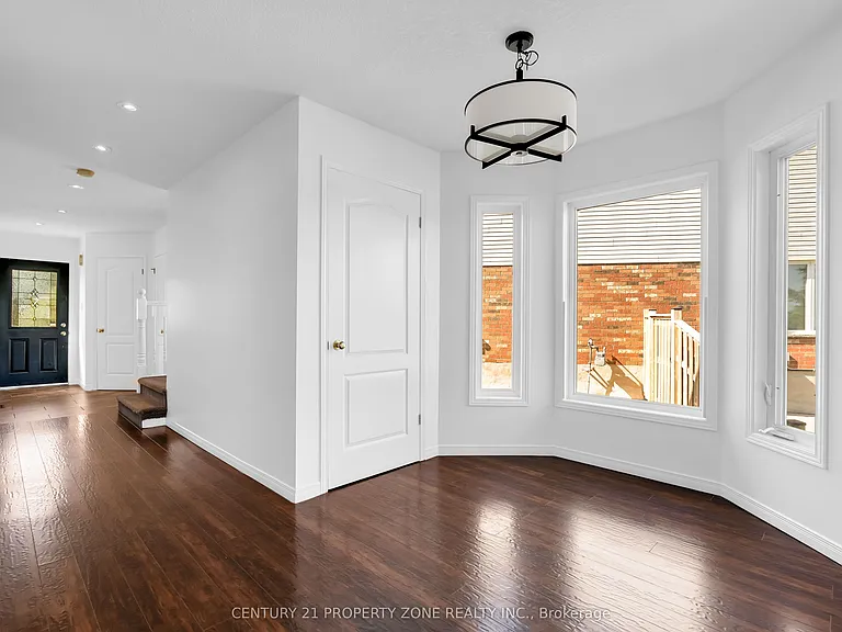 75 Benjamin Cres — Photo 18