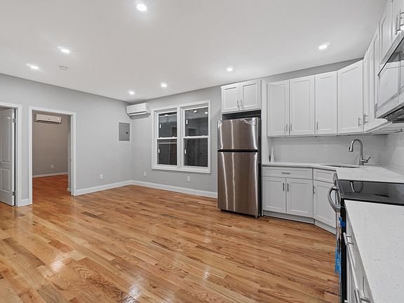 3rd image of 254 Quincy Ave #B