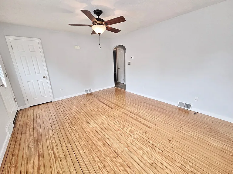 125 Grant Dr — Photo 7