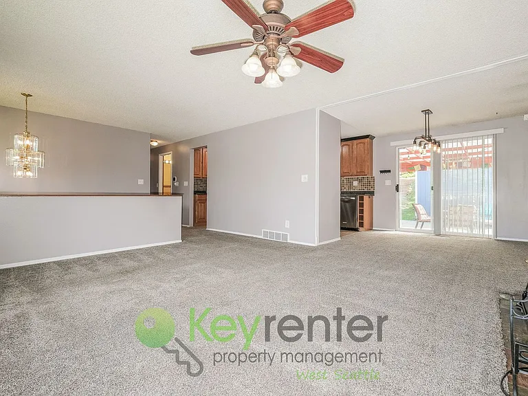 1327 S 232nd St — Photo 5