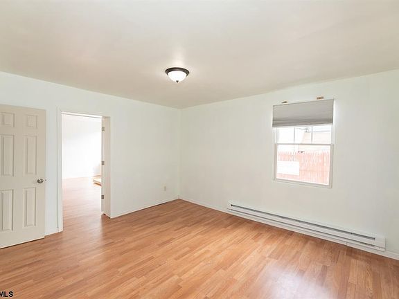 4th image of 9 W Pleasant Ave